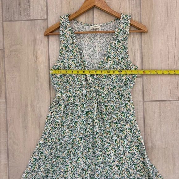 Max Studio midi dress in the floral print, Size M, 100% rayon fabric. - Picture 4 of 10